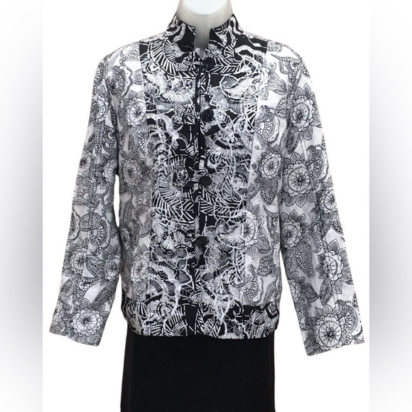 Chicos Jacket Black White Floral Kimono Jacket Silk Linen blend Size 2 / Medium - Picture 1 of 13